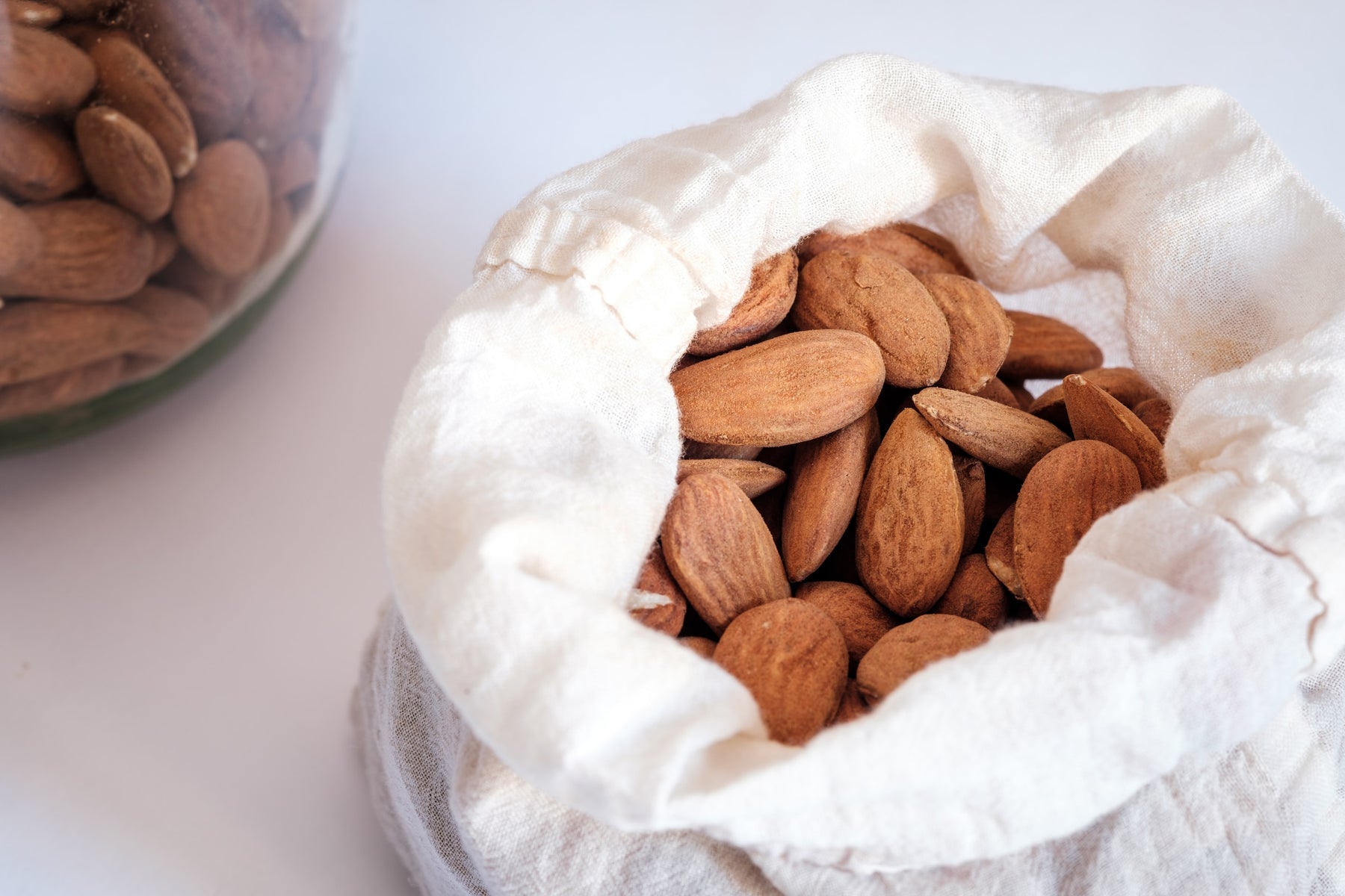 Nutritional Benefits of Almond Oil for the Skin - Melisse & Co. Beauty